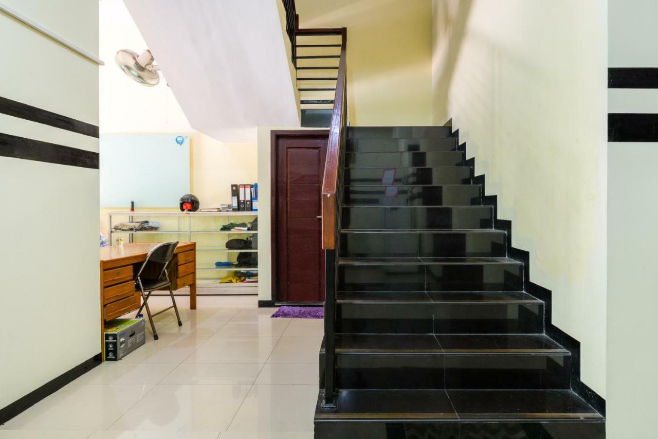 Hotel Reddoorz Syariah @ Ketintang Surabaja Exteriér fotografie